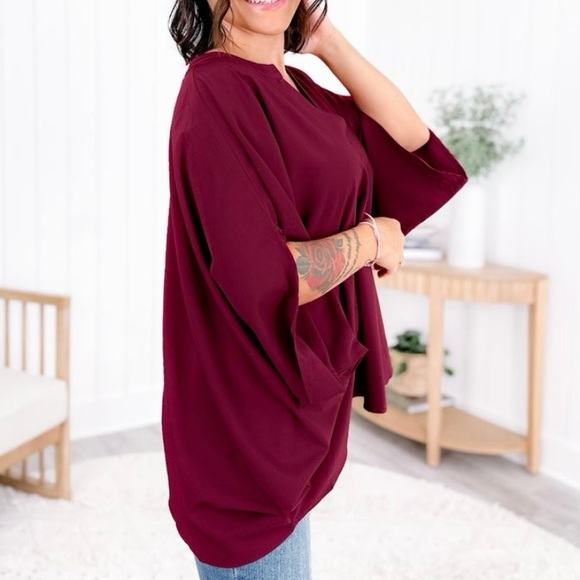 NWOT Andree by Unit Split Neck Poncho Top - Picture 4 of 5
